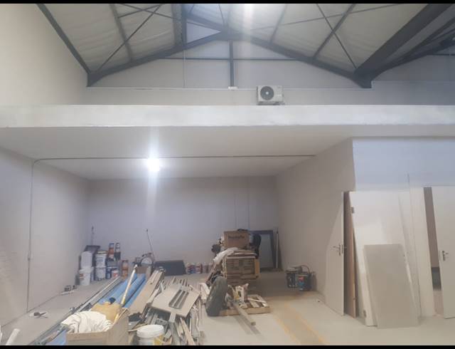 302M² WAREHOUSE TO LET IN FISANTEKRAAL INDUSTRIAL